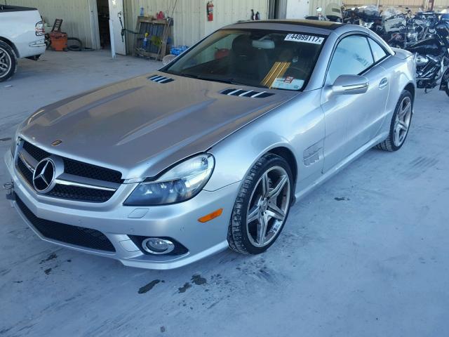 WDBSK71F49F154329 - 2009 MERCEDES-BENZ SL 550 SILVER photo 2