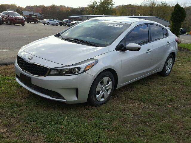 3KPFK4A78HE093182 - 2017 KIA FORTE SILVER photo 2