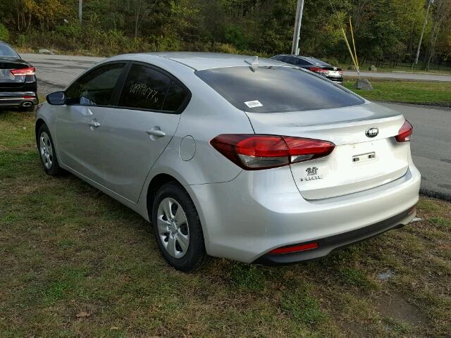 3KPFK4A78HE093182 - 2017 KIA FORTE SILVER photo 3