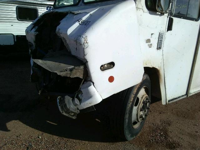 4UZAARDU28CZ58839 - 2008 FREIGHTLINER CHASSIS M WHITE photo 9