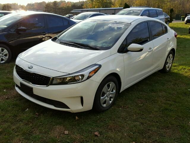 3KPFK4A79HE077704 - 2017 KIA FORTE WHITE photo 2