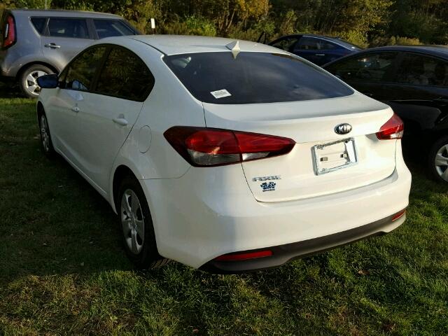 3KPFK4A79HE077704 - 2017 KIA FORTE WHITE photo 3