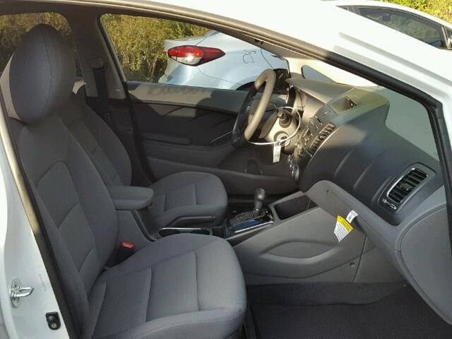 3KPFK4A79HE077704 - 2017 KIA FORTE Blanco foto 5