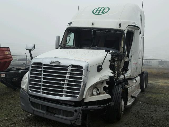 1FUJGLDR6CSBC7412 - 2012 FREIGHTLINER CASCADIA 1 WHITE photo 2