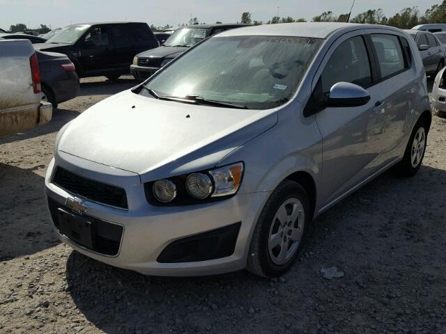 1G1JB6SH0D4101227 - 2013 CHEVROLET SONIC LS 银色 照片 2