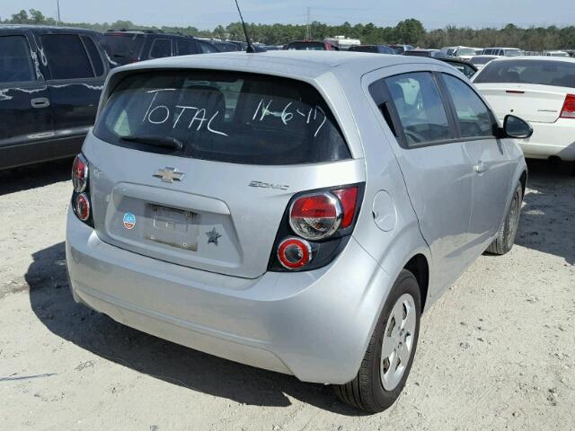 1G1JB6SH0D4101227 - 2013 CHEVROLET SONIC LS 银色 照片 4