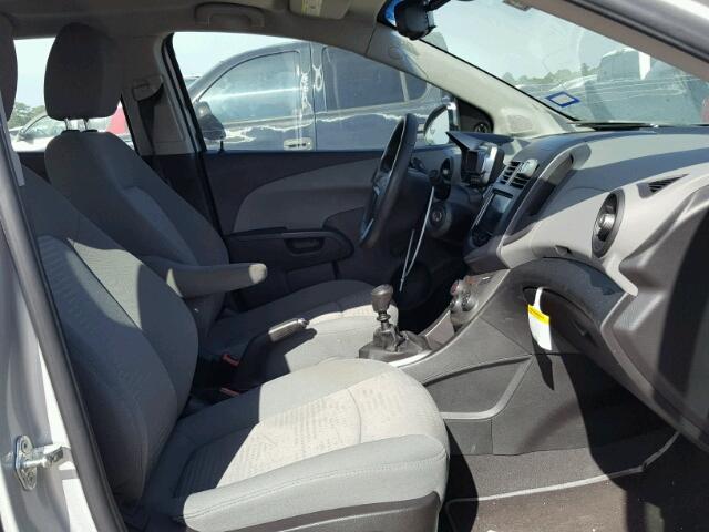 1G1JB6SH0D4101227 - 2013 CHEVROLET SONIC LS 银色 照片 5