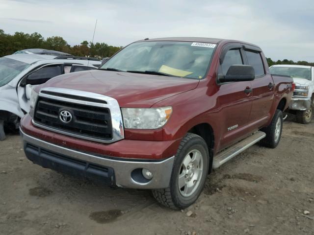 5TFEM5F12AX017558 - 2010 TOYOTA TUNDRA CRE MAROON photo 2