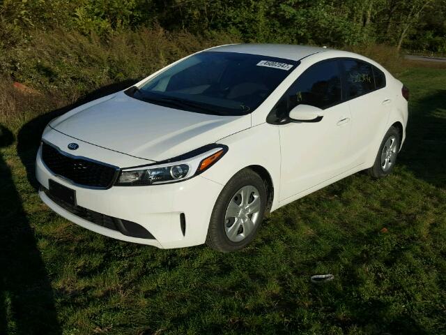 3KPFK4A7XHE077694 - 2017 KIA FORTE WHITE photo 2