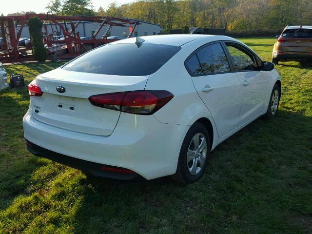 3KPFK4A7XHE077694 - 2017 KIA FORTE WHITE photo 4