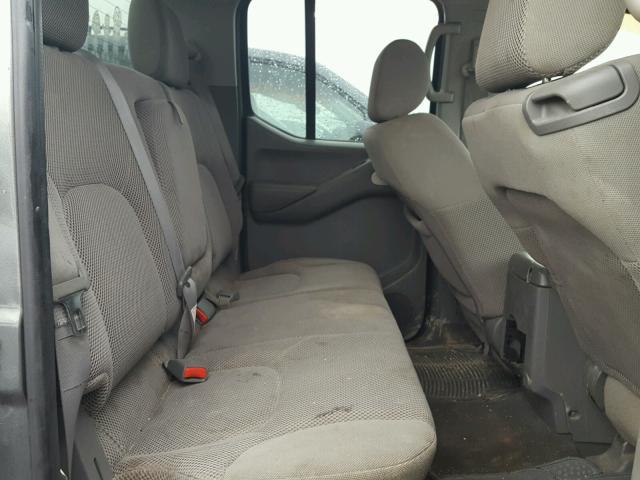 1N6AD07W56C474016 - 2006 NISSAN FRONTIER C GRAY photo 6