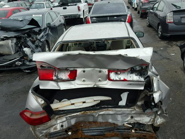 1HGCG5654WA082330 - 1998 HONDA ACCORD SILVER photo 9