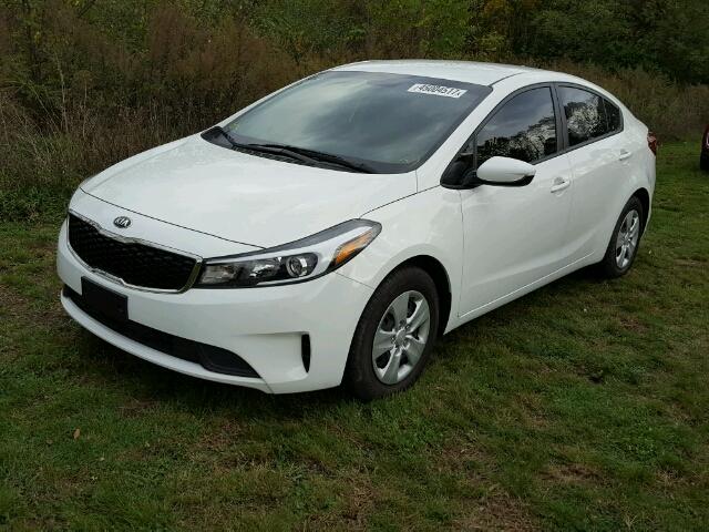 3KPFK4A70HE118740 - 2017 KIA FORTE WHITE photo 2