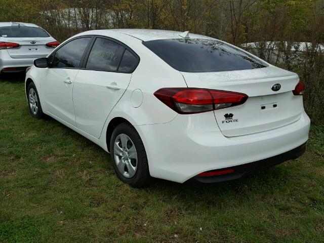 3KPFK4A70HE118740 - 2017 KIA FORTE WHITE photo 3