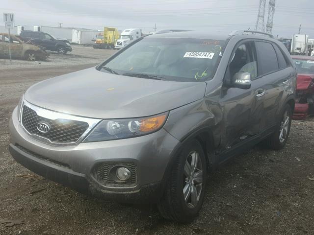 5XYKU4A60DG371375 - 2013 KIA SORENTO EX GRAY photo 2