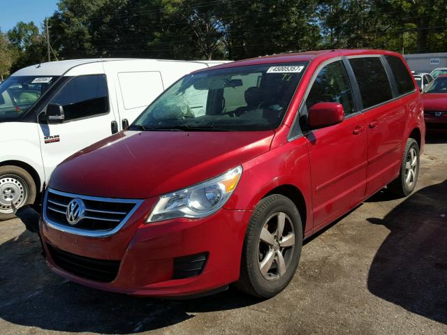 2V8HW341X9R599759 - 2009 VOLKSWAGEN ROUTAN SE RED photo 2