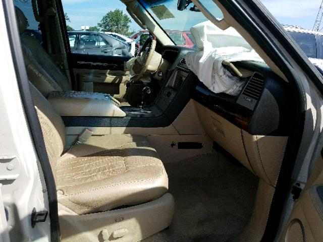 5LMFU28556LJ12786 - 2006 LINCOLN NAVIGATOR Кремовый фото 5