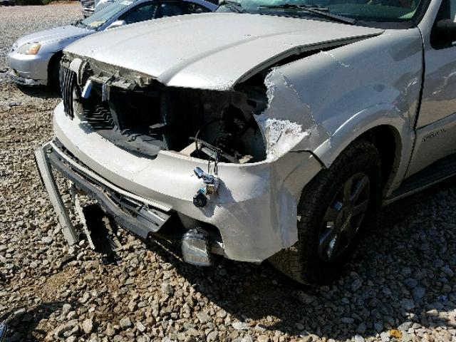 5LMFU28556LJ12786 - 2006 LINCOLN NAVIGATOR Кремовый фото 9