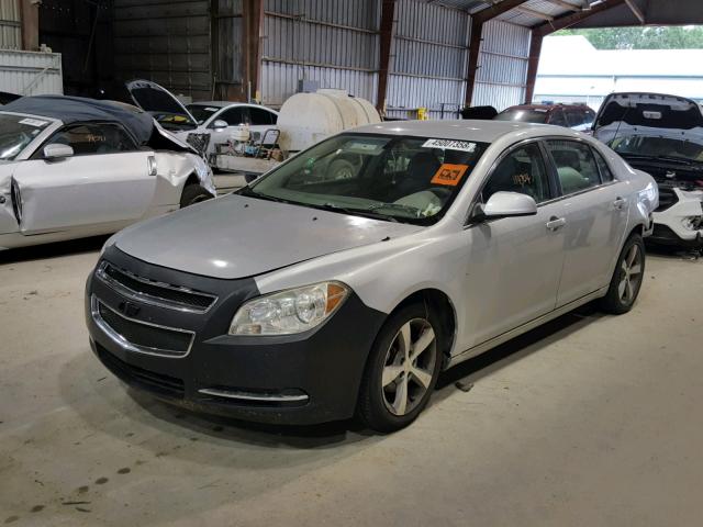 1G1ZC5EB2AF140421 - 2010 CHEVROLET MALIBU 1LT ვერცხლისფერი ფოტო 2