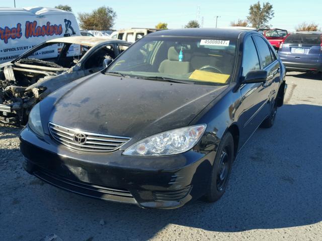 4T1BE32K25U051523 - 2005 TOYOTA CAMRY LE BLACK photo 2