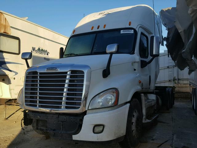 1FUJGLDR8BSBB9584 - 2011 FREIGHTLINER CASCADIA 1 WHITE photo 2