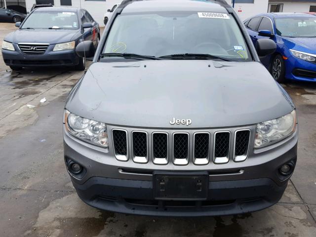 1C4NJCBA2CD556771 - 2012 JEEP COMPASS SP 灰色 照片 9