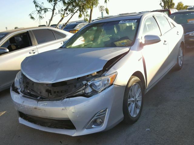 4T1BD1FK6CU047344 - 2012 TOYOTA CAMRY HYBR SILVER photo 2