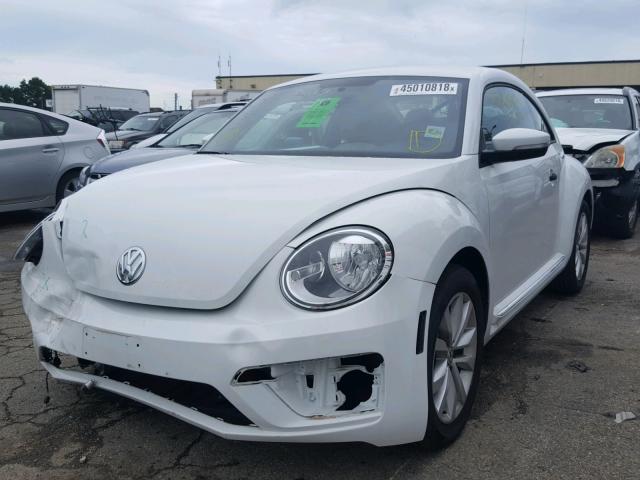 3VWF17AT0HM627523 - 2017 VOLKSWAGEN BEETLE 1.8 WHITE photo 2