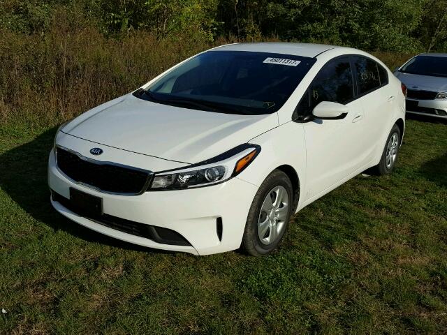 3KPFK4A70HE077705 - 2017 KIA FORTE WHITE photo 2