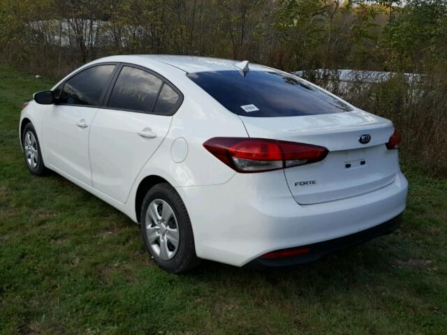 3KPFK4A70HE077705 - 2017 KIA FORTE WHITE photo 3