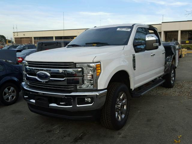 1FT7W2B68HEC06983 - 2017 FORD F250 SUPER WHITE photo 2