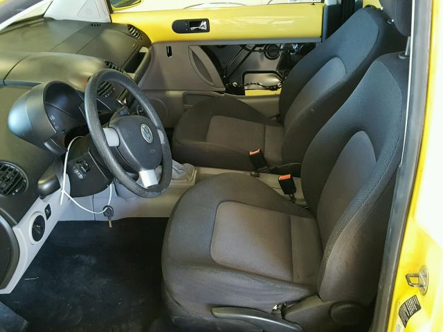 3VWBR31C04M413481 - 2004 VOLKSWAGEN NEW BEETLE 黄色 照片 5