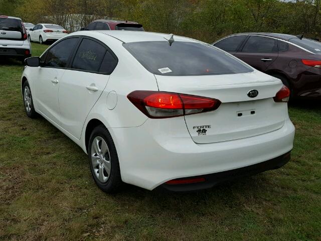 3KPFK4A74HE077691 - 2017 KIA FORTE WHITE photo 3