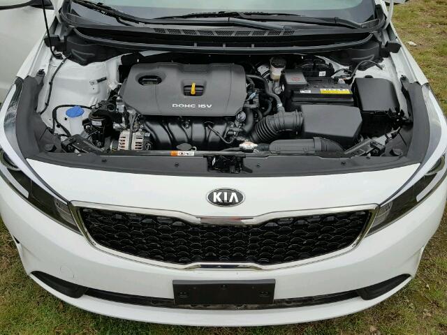 3KPFK4A74HE077691 - 2017 KIA FORTE WHITE photo 7