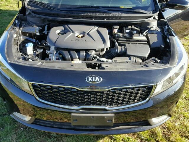 KNAFK5A81H5673588 - 2017 KIA FORTE BLACK photo 7