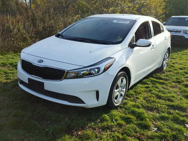 3KPFK4A76HE066823 - 2017 KIA FORTE WHITE photo 2