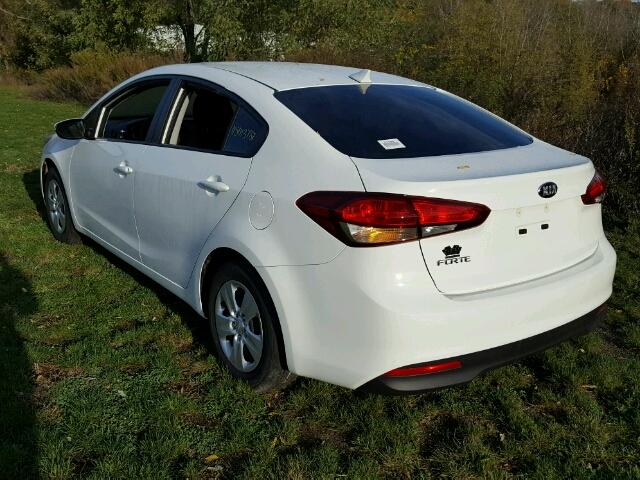 3KPFK4A76HE066823 - 2017 KIA FORTE WHITE photo 3