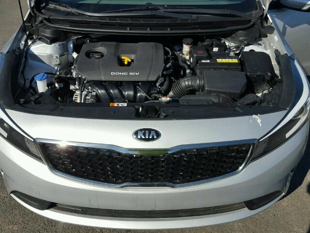 3KPFK4A73HE070831 - 2017 KIA FORTE SILVER photo 7