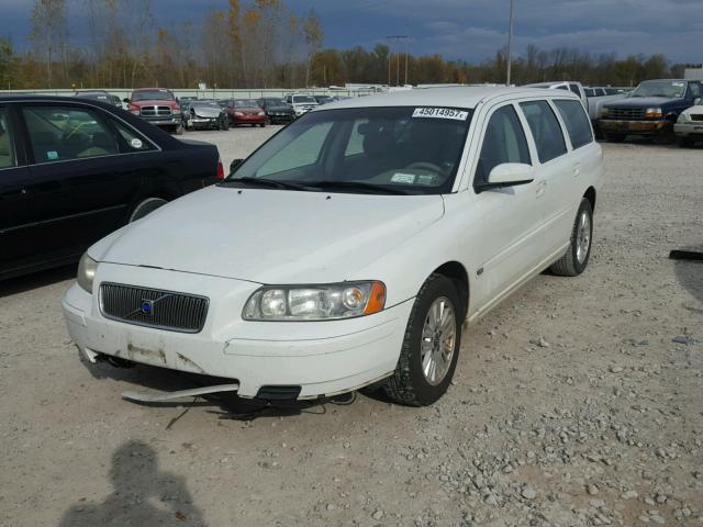 YV1SW612152462714 - 2005 VOLVO V70 WHITE photo 2