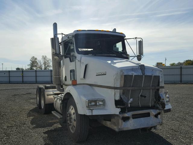 3WKDDU9XX4F069641 - 2004 KENWORTH CONSTRUCTI WHITE photo 1