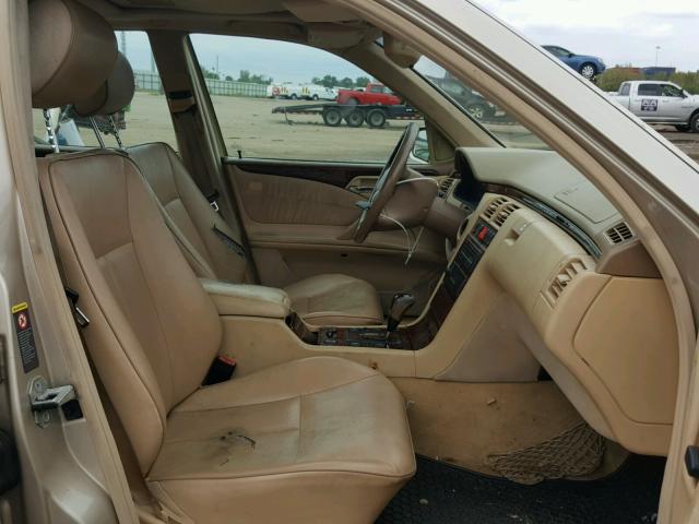 WDBJF70J51X059816 - 2001 MERCEDES-BENZ E 430 TAN photo 5