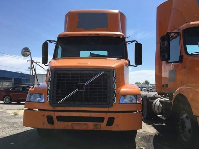 4V4M19GF16N406219 - 2006 VOLVO VN VNM ORANGE photo 5