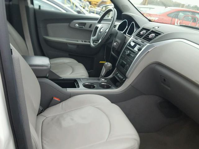 1GNKVJED5CJ109605 - 2012 CHEVROLET TRAVERSE L WHITE photo 5