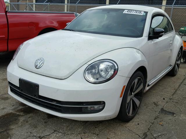 3VW4A7AT2CM634487 - 2012 VOLKSWAGEN BEETLE TUR WHITE photo 2