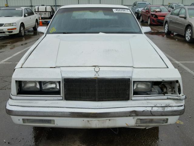 1C3XV66R7ND817995 - 1992 CHRYSLER NEW YORKER WHITE photo 9