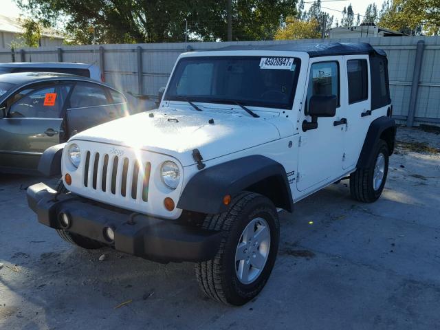 1C4BJWDG2DL660741 - 2013 JEEP WRANGLER U WHITE photo 2