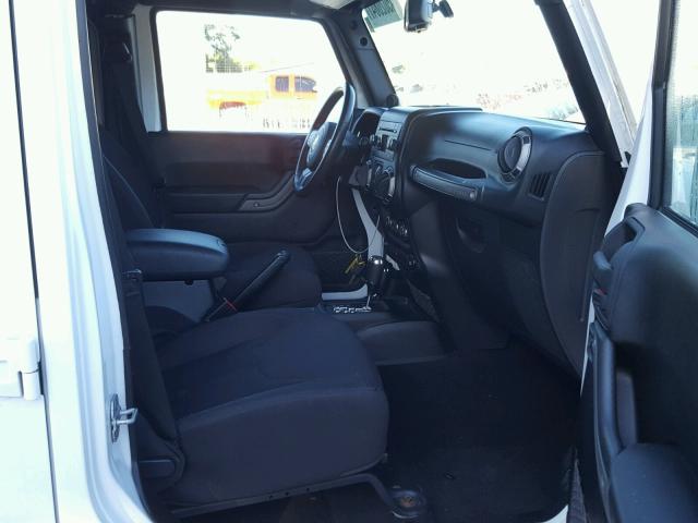 1C4BJWDG2DL660741 - 2013 JEEP WRANGLER U WHITE photo 5
