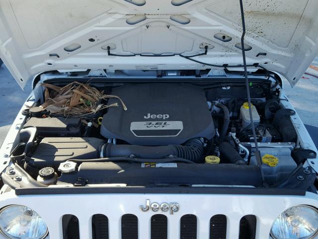 1C4BJWDG2DL660741 - 2013 JEEP WRANGLER U WHITE photo 7