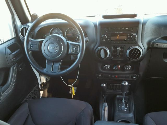 1C4BJWDG2DL660741 - 2013 JEEP WRANGLER U WHITE photo 9