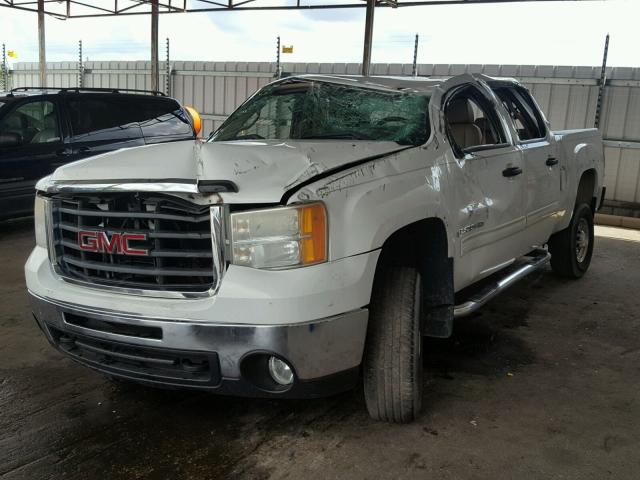 1GTHC23KX7F554527 - 2007 GMC SIERRA C25 WHITE photo 2